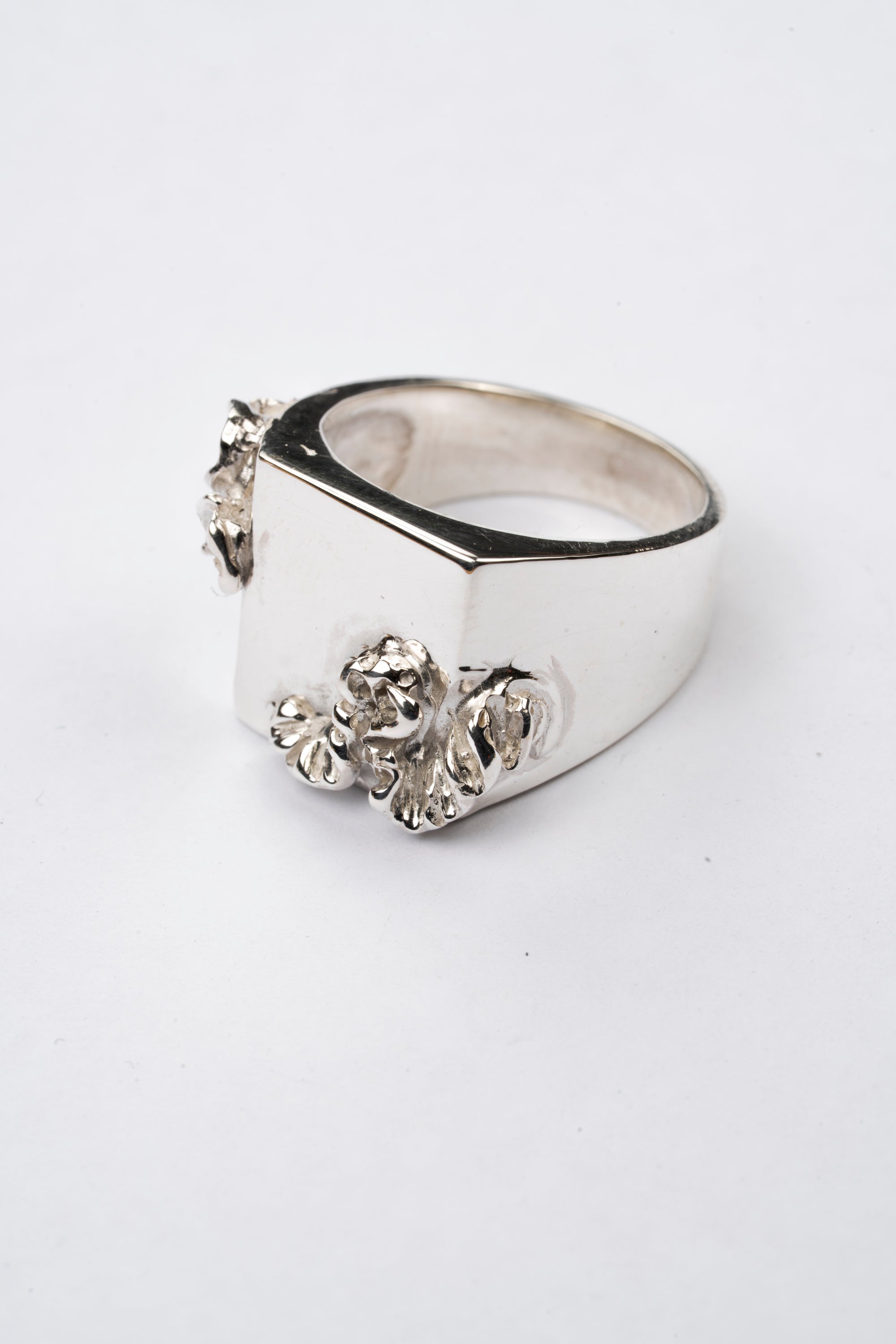 Wisteria Signet