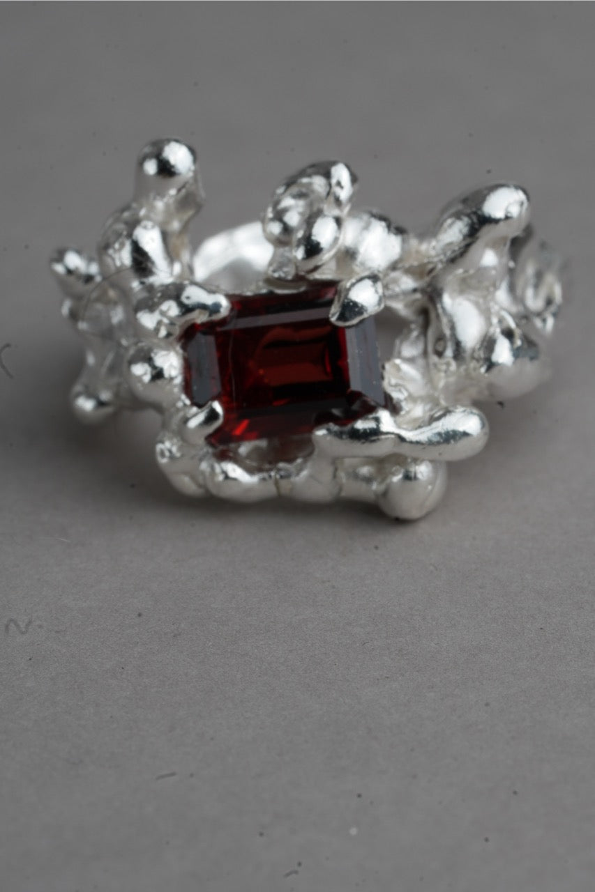 Cauldron Ring - Garnet