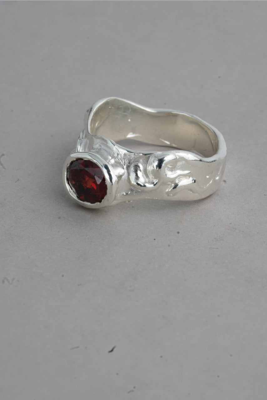 Thalassa Ring - Garnet