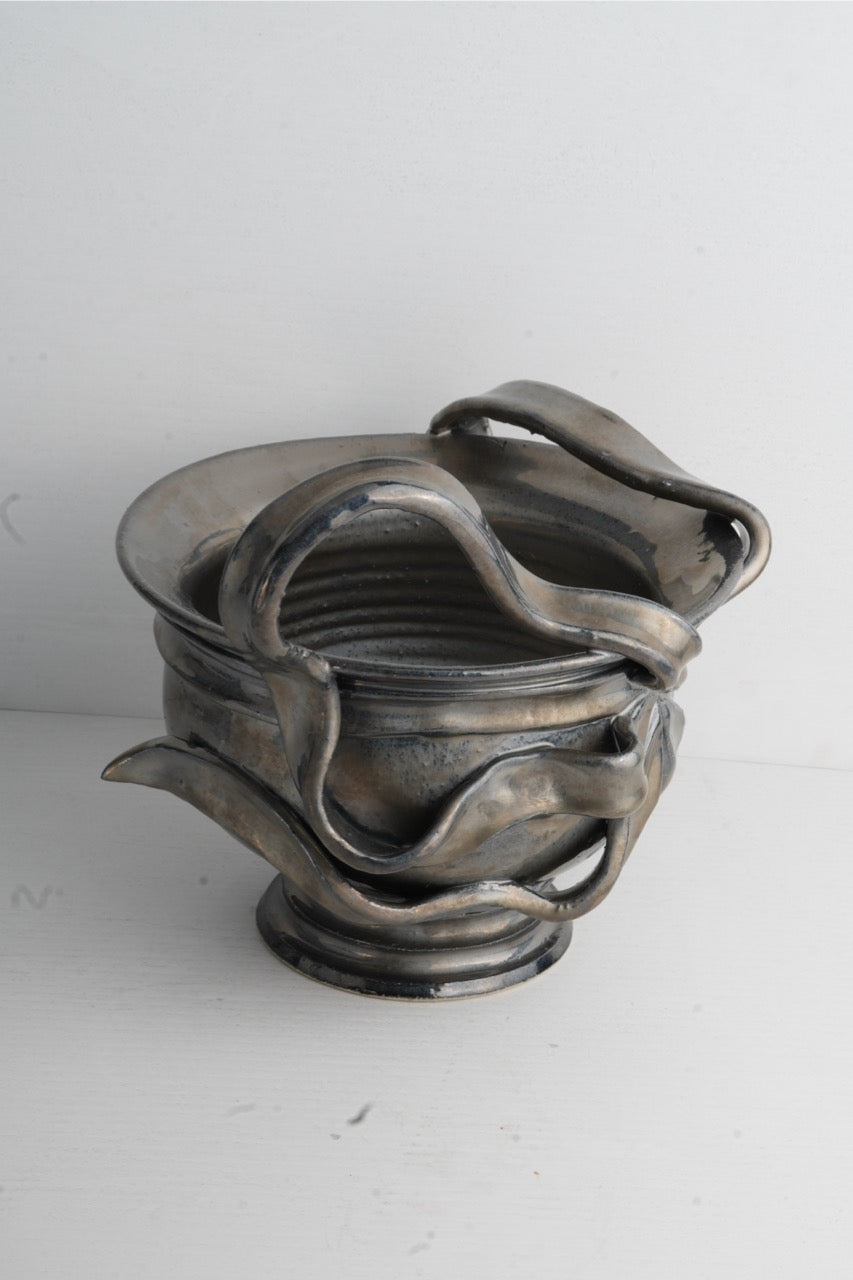 Ribbon Vase (Gunmetal)