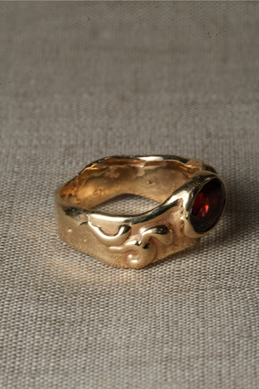 Thalassa Ring - 9k Yellow Gold & Garnet