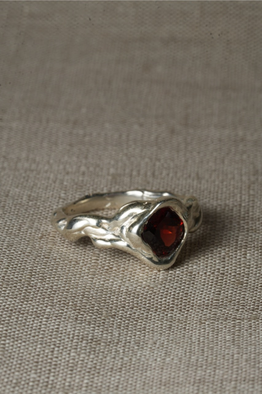 Amphitrite Ring - Garnet