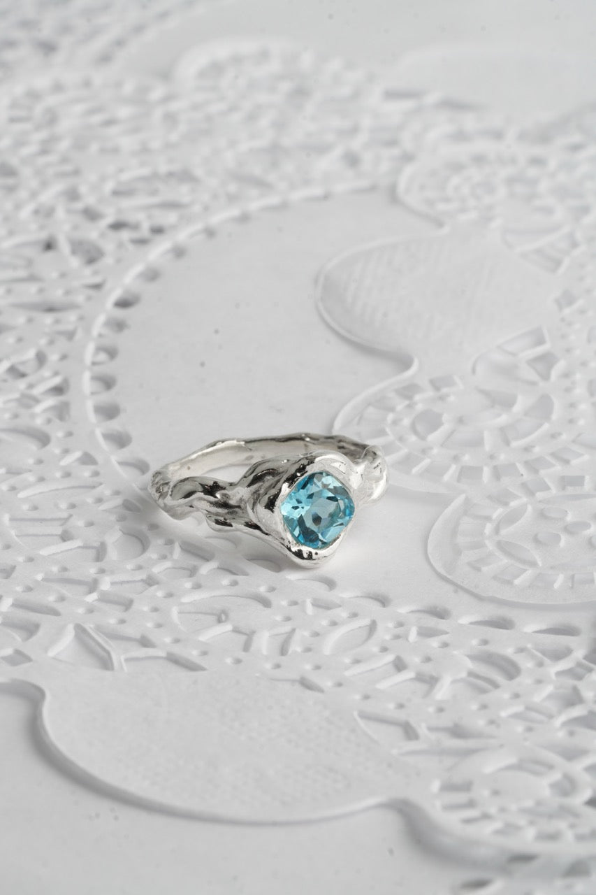 Amphitrite Ring - Topaz